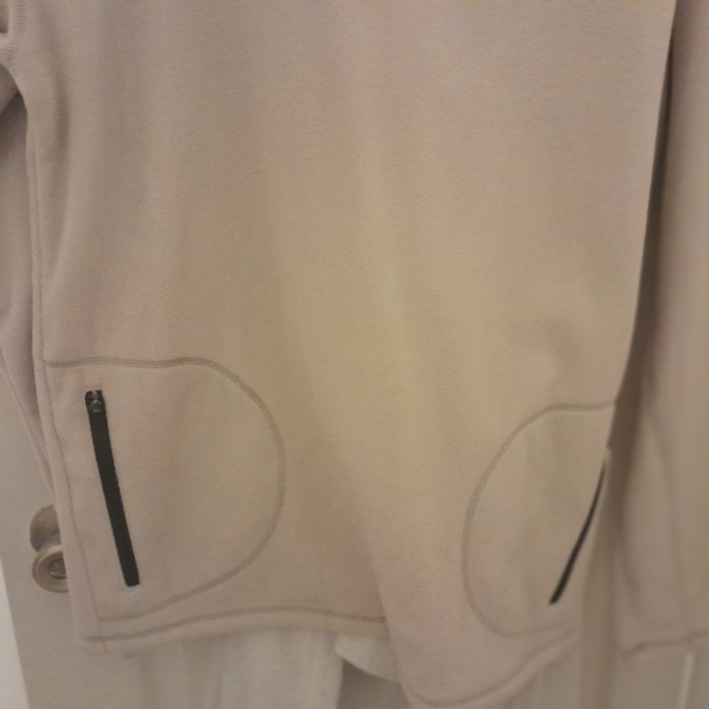 MENS TAN (LARGE/TALL) FLEECE LONG SLEEVE HOODIE. HAS ZIPPERS ON EACH SIDE